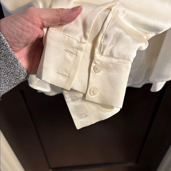 Mulberry silk Cream Button-Up Shirt - Picture 4 of 6